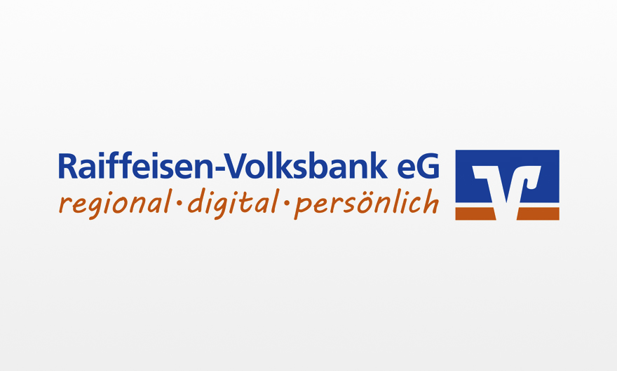 Logo der Raiffeisen-Volksbank eG mit dem Text: regional - digital - persönlich und einem blau-orangenen Emblem auf weißem Hintergrund.