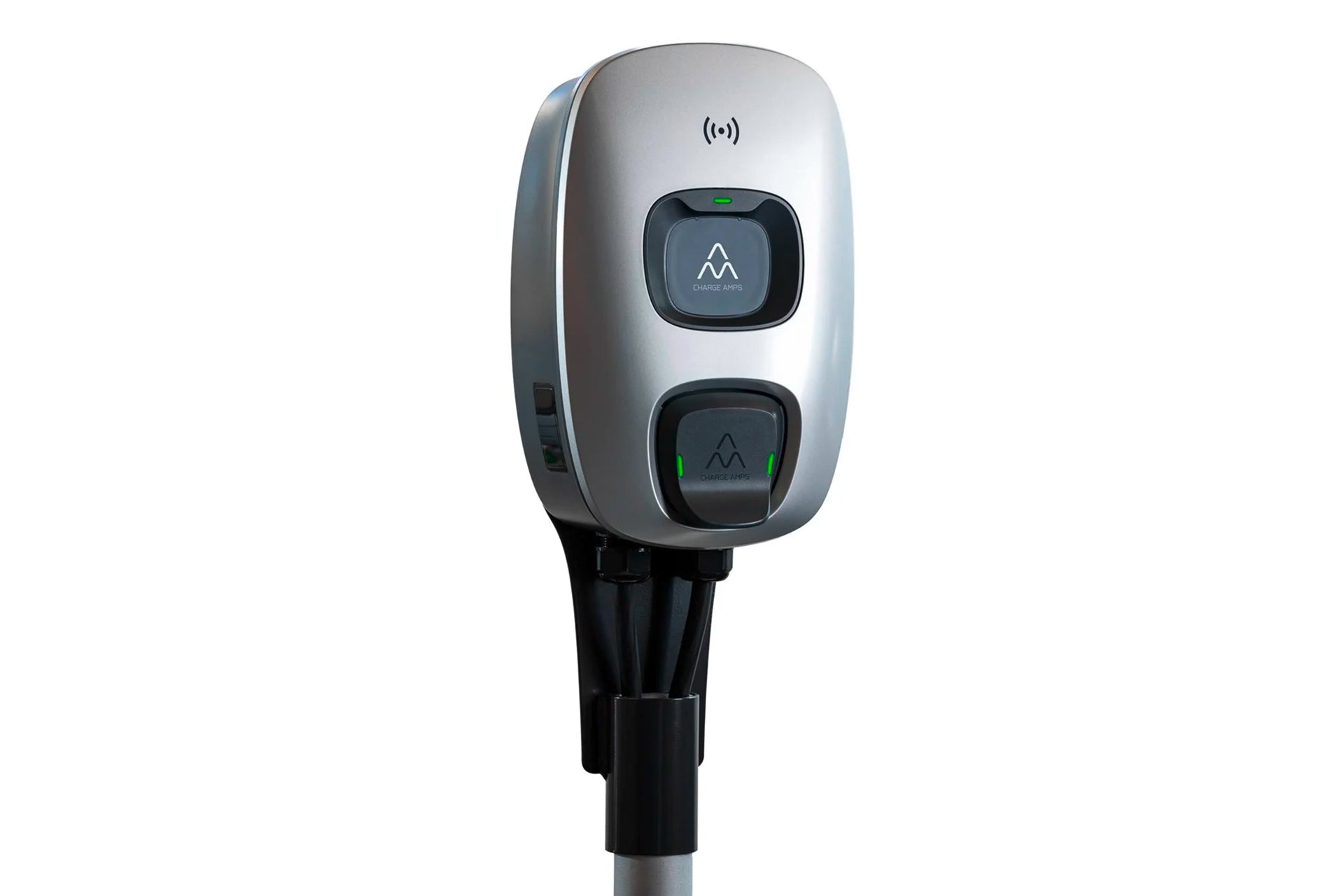 Die Charge Amps Dawn von Charge Amps ist eine silberne 22 kW Typ-2 AC-Ladestation mit zwei schwarzen Tasten, Kontrollleuchten und einem Wireless-Symbol auf der Oberseite, die auf einem Mast montiert ist, um Energieeffizienz für moderne Elektrofahrzeuge zu liefern.