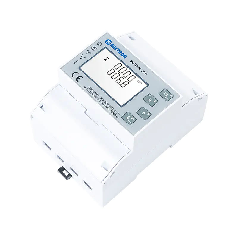 Der Eastron SDM630-TCP ist ein weißer digitaler Stromzähler mit LCD-Display und Bedientasten, ideal für PV-Überschussladen-Anwendungen.