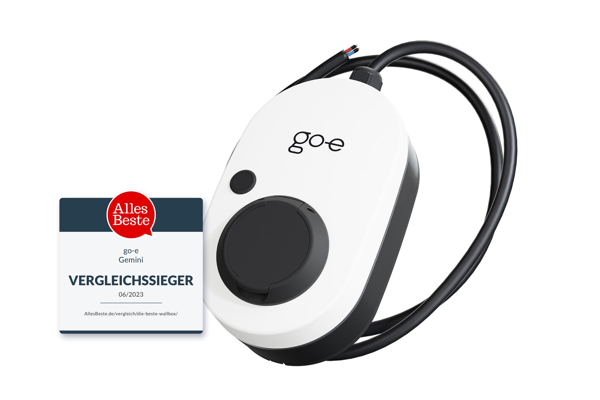 Der go-e Charger Gemini von go-e mit schwarzem Kabel wird neben dem Vergleichssieger-Emblem (Alles Beste, Juni 2023) angezeigt und bietet erweitertes Lastmanagement für effizientes Laden.