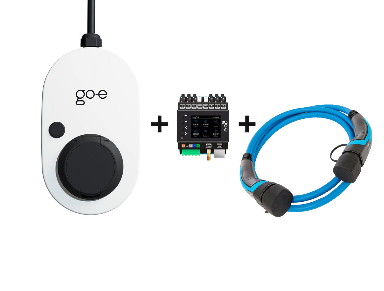 Auf weißem Hintergrund sind eine weiße go-e Ladestation, ein Steuermodul und ein aufgerolltes blaues Ladekabel nebeneinander abgebildet.