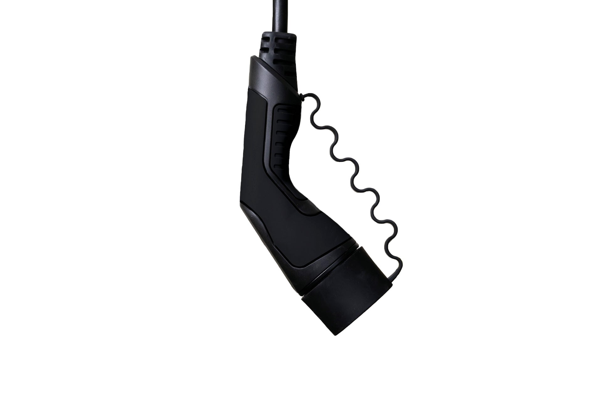 Ein schwarzer NEcharge One Ladestecker von NEcharge mit Spiralkabel für 3-Phasen-Laden, abgebildet auf weißem Hintergrund.