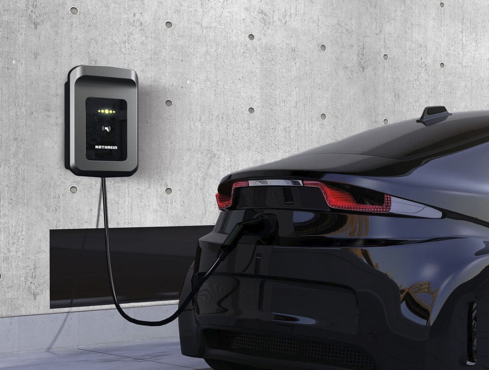 Ein schwarzes Elektroauto wird über ein an der Wand montiertes HUK Kathrein KWB-AC40 EV-Ladegerät mit RFID-Zugang aufgeladen, das an einer Betonwand installiert ist und fortschrittliche Energiemanagementlösungen hervorhebt.