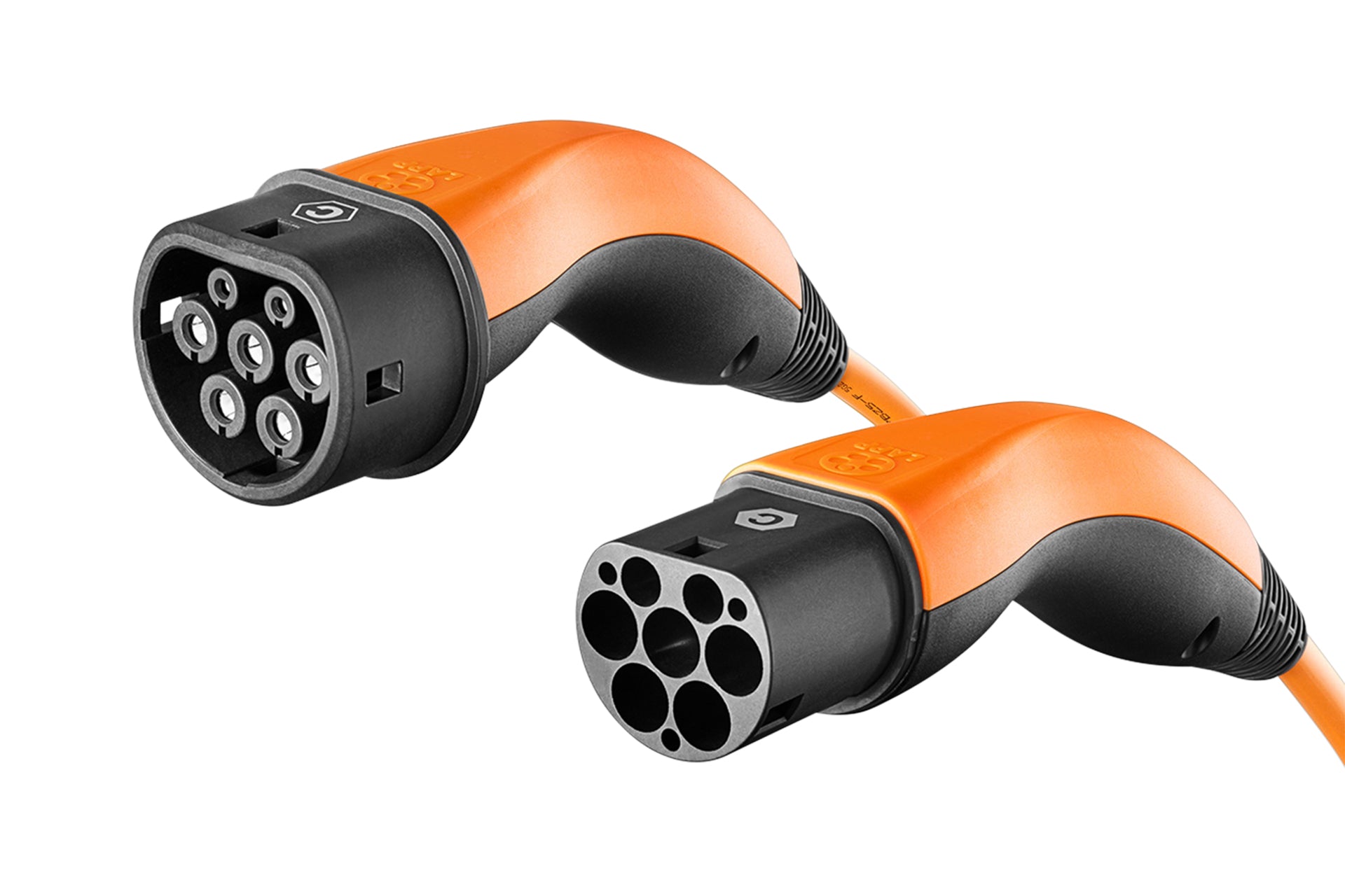 Auf weißem Hintergrund sind zwei orange-schwarze LAPP Helix Ladekabel Typ 2 Ladestecker mit mehreren Pins abgebildet, ideal zum Laden von Elektroautos.