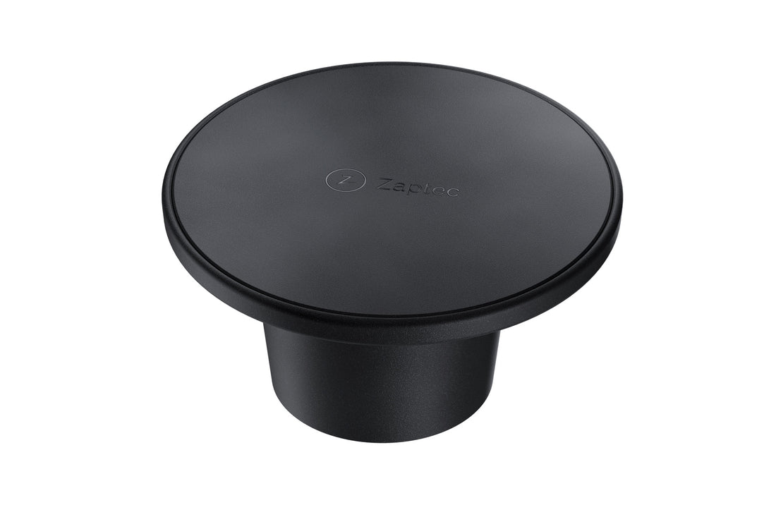 Ein schwarzer, runder Zaptec Chill (Kabelhalterung) von Zaptec mit flacher Oberseite, im eleganten Design mit integriertem Kabelhalter, von oben auf weißem Hintergrund dargestellt.