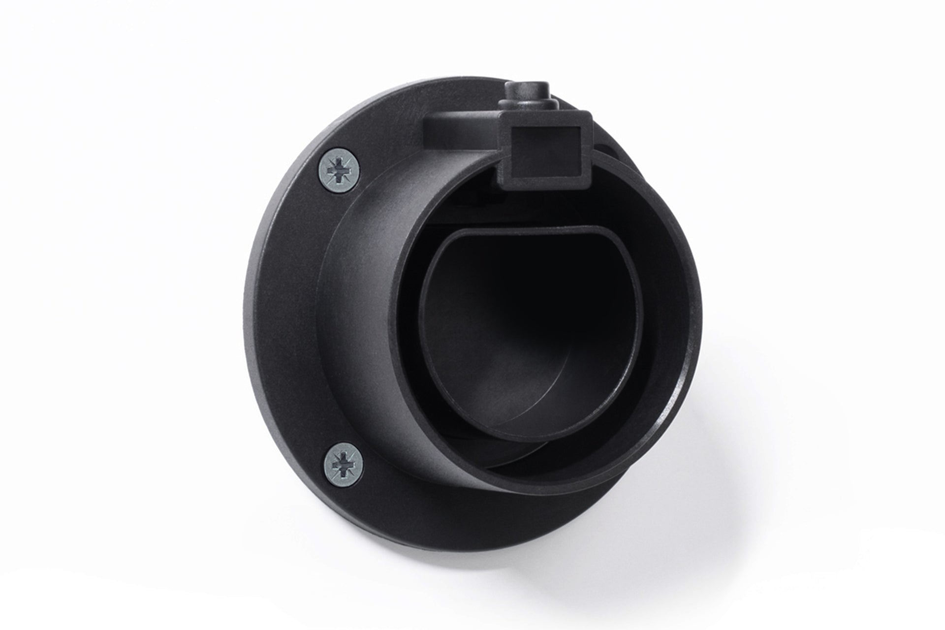 Die ELECTRIC-WAYS Steckerhalterung Typ 2 von ELECTRIC-WAYS ist eine schwarze runde Wandhalterung aus Kunststoff für die Wandmontage mit einer offenen zylindrischen Halterung für Ladestecker Typ 2 und einer rechteckigen Kerbe an der Oberseite, die mit zwei Schrauben auf weißem Hintergrund dargestellt ist.