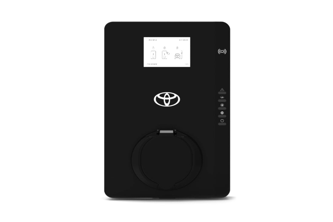 Eine schwarze rechteckige Ladestation für Elektrofahrzeuge vom Typ Lexus Terra AC Wallbox High mit einer digitalen Anzeige und Steuertasten auf der Vorderseite.
